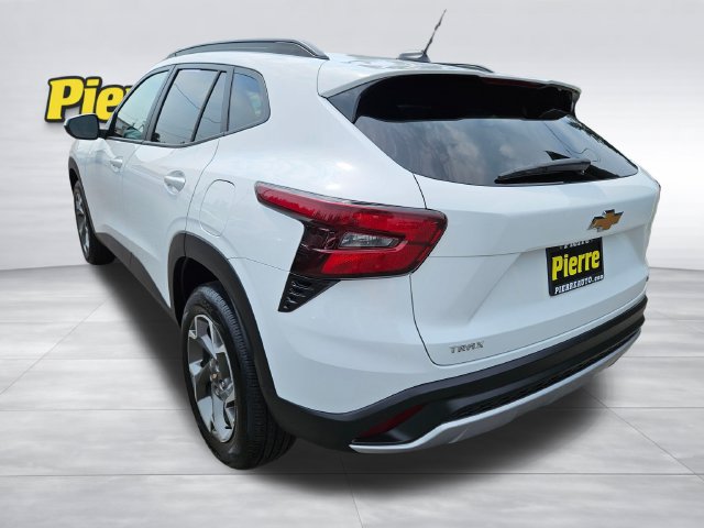 Used 2025 Chevrolet Trax LT FWD image 3