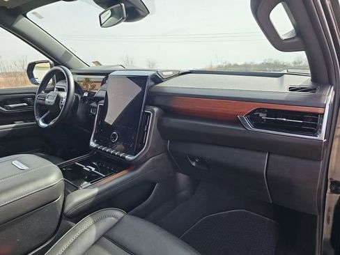 Used 2025 GMC Yukon Denali image 29