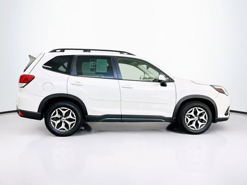 Used 2023 Subaru Forester Premium image 10