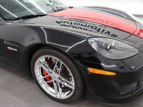 Used 2007 Chevrolet Corvette Z06 w/ Preferred Equipment Group RWD image 19