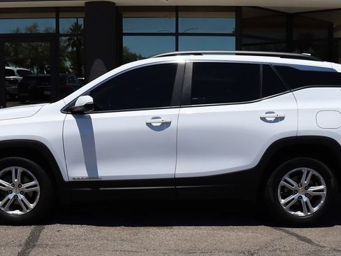 Used 2022 GMC Terrain SLE w/ Driver Convenience Package FWD image 8
