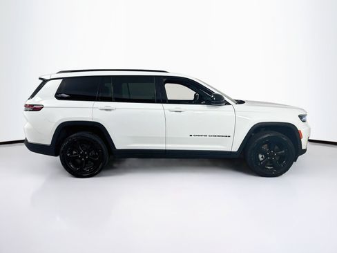 Used 2023 Jeep Grand Cherokee L Laredo RWD image 4