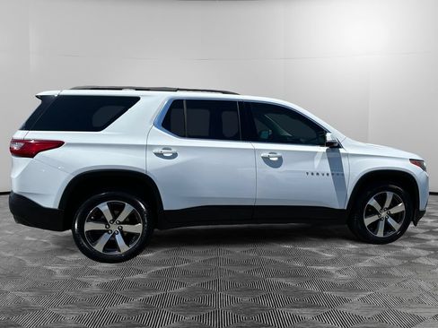 Used 2021 Chevrolet Traverse LT w/ LT Premium Package AWD/4WD image 6