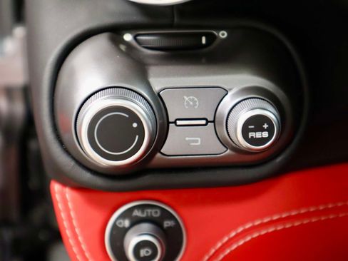 Certified 2019 Ferrari Portofino RWD image 24