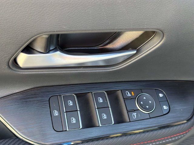 Certified 2025 Nissan Kicks SR FWD image 14