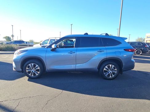 Used 2022 Toyota Highlander XLE image 7