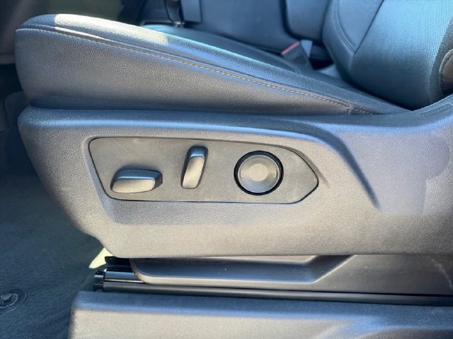 Used 2025 GMC Sierra 1500 SLT AWD/4WD image 16