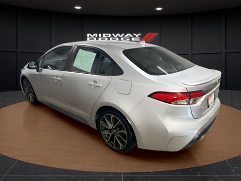 Used 2021 Toyota Corolla SE FWD image 3