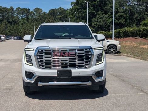 Used 2025 GMC Yukon Denali AWD/4WD image 9