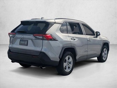Used 2020 Toyota RAV4 XLE FWD image 5