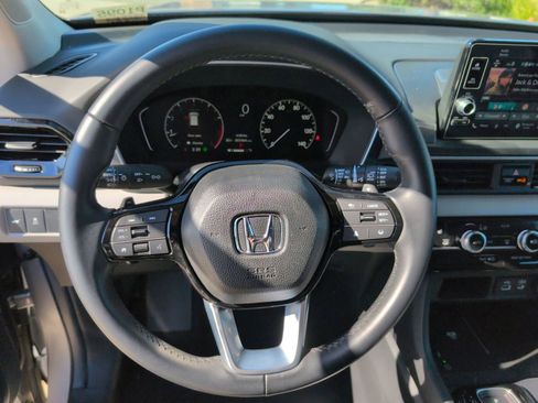 Used 2025 Honda Pilot EX-L image 14