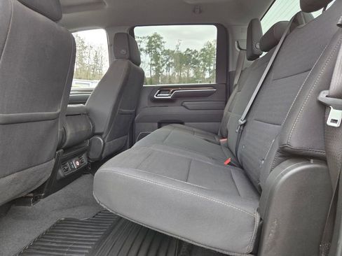Used 2025 Chevrolet Silverado 2500 LT w/ Convenience Package image 5