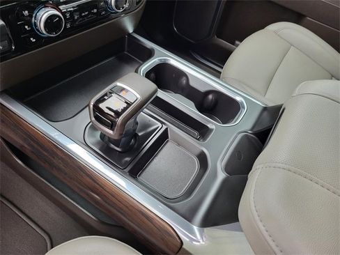 Used 2025 GMC Sierra 1500 SLT w/ SLT Convenience Package image 9