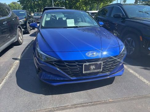 Used 2023 Hyundai Elantra SE FWD image 3