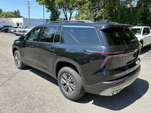 Used 2026 Chevrolet Traverse LT w/ Driver Confidence Package AWD/4WD image 5