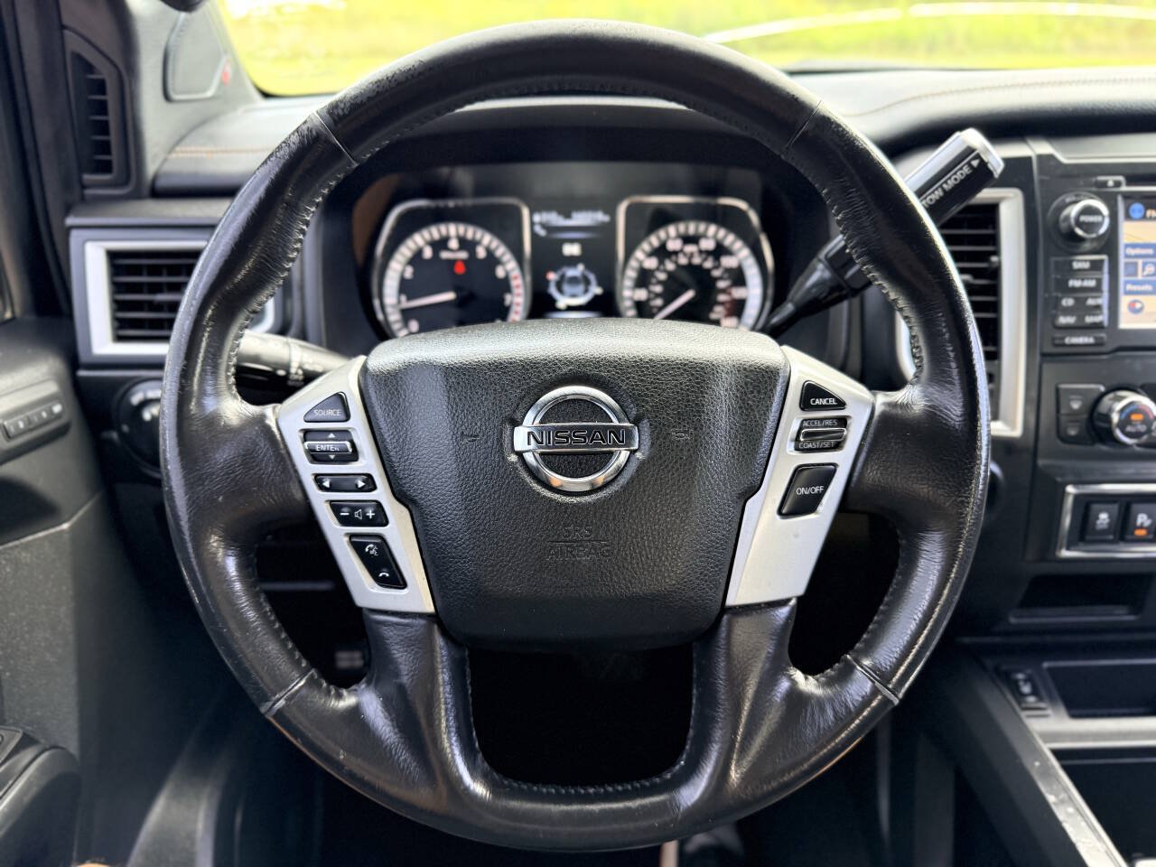 Used 2018 Nissan Titan SL w/ Midnight Edition RWD image 17