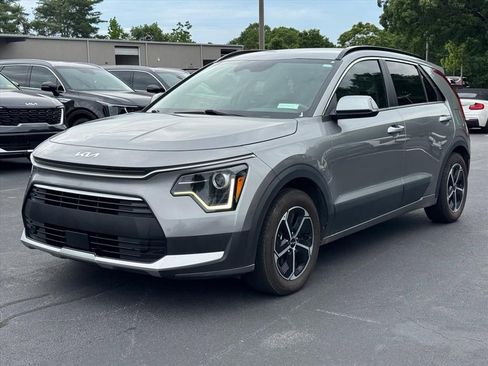 Used 2023 Kia Niro EX FWD image 7