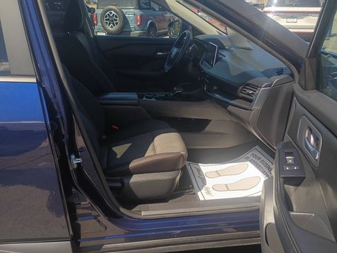 Used 2025 Nissan Rogue SV AWD/4WD image 11