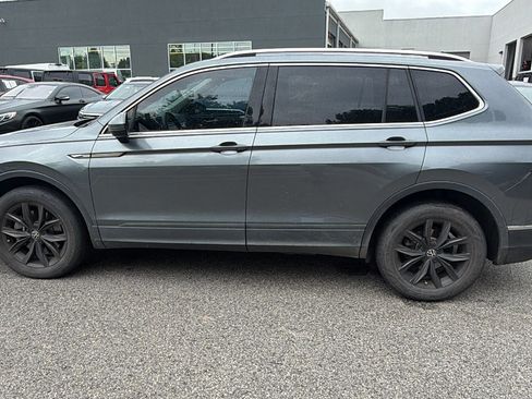 Used 2022 Volkswagen Tiguan SE FWD image 11