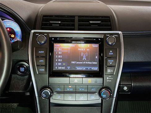 Used 2016 Toyota Camry SE image 11