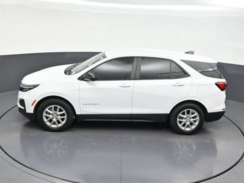 Used 2023 Chevrolet Equinox LS FWD image 17