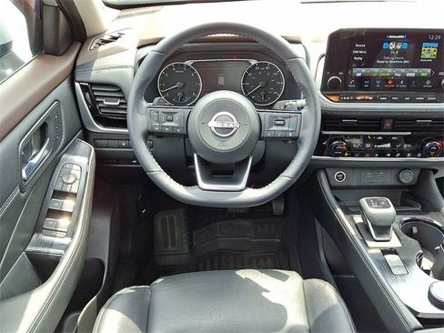 Used 2023 Nissan Rogue SL w/ SL Premium Package image 13