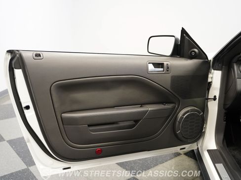 Used 2008 Ford Mustang Shelby GT500 RWD image 38