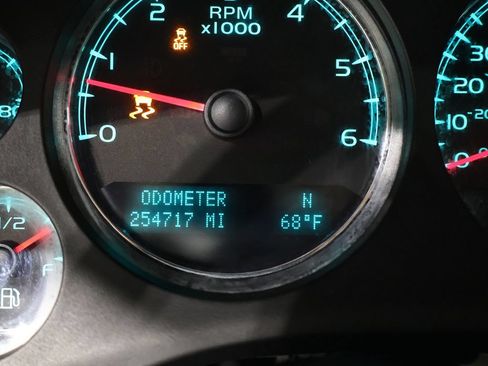 Used 2013 Chevrolet Avalanche LTZ AWD/4WD image 38