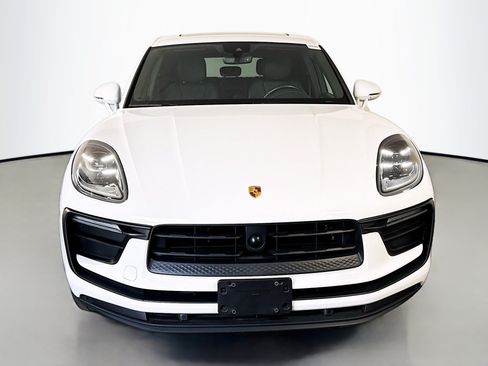 Used 2023 Porsche Macan AWD/4WD image 2