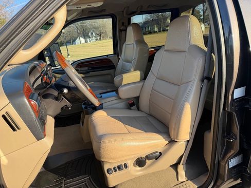 Used 2005 Ford F250 Lariat image 13
