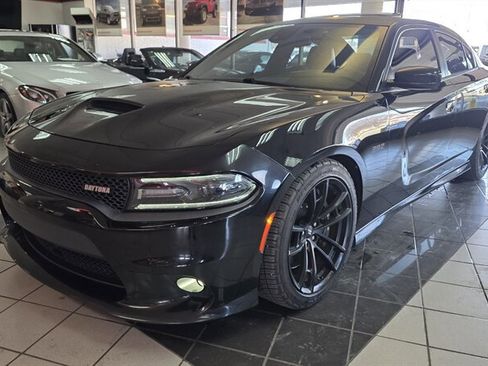 Used 2017 Dodge Charger R/T image 1