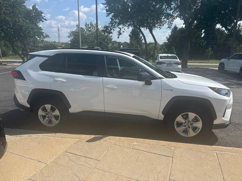 Used 2021 Toyota RAV4 LE AWD/4WD image 7