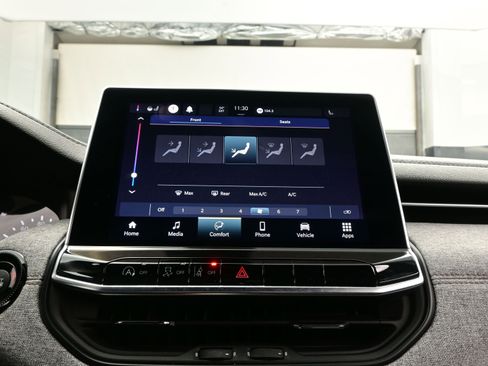 Used 2023 Jeep Compass Latitude image 19