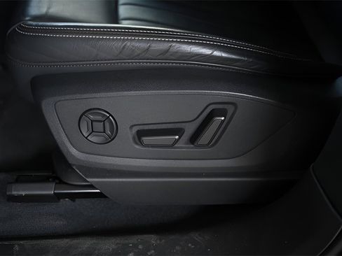 Used 2024 Audi Q8 e-tron Premium image 14