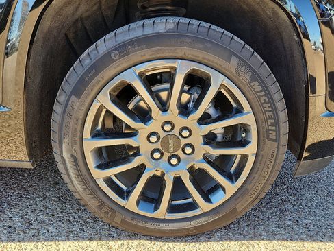 Used 2023 GMC Acadia Denali w/ Black Diamond Edition image 7