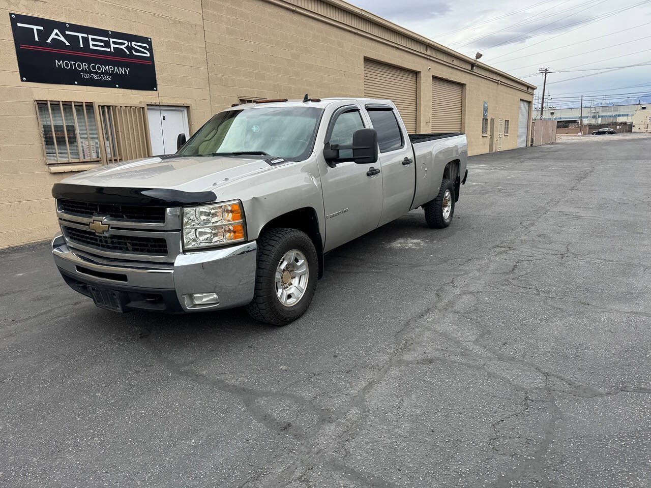 Used 2009 Chevrolet Silverado 3500 LT w/ Exterior Plus Package AWD/4WD image 3