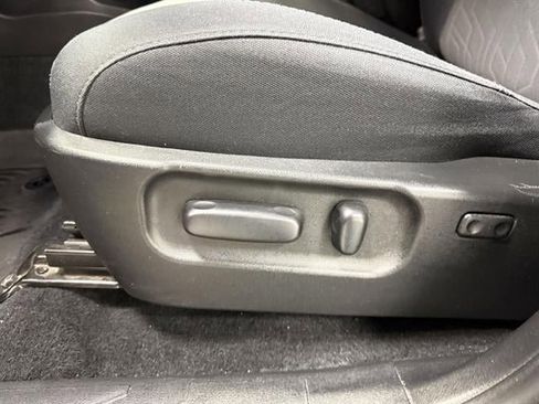 Used 2022 Toyota Tacoma TRD Sport w/ Technology Package image 24