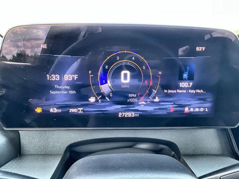 Used 2025 Chevrolet Traverse LT image 12