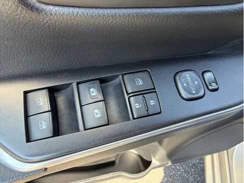 Used 2015 Toyota Camry SE w/ Moonroof Package FWD image 8