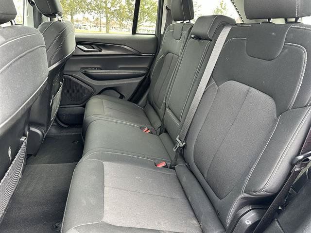 Used 2023 Jeep Grand Cherokee Laredo w/ Luxury Tech Group I AWD/4WD image 45