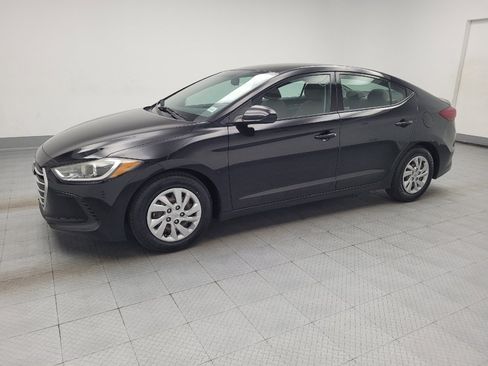 Used 2018 Hyundai Elantra SE FWD image 2