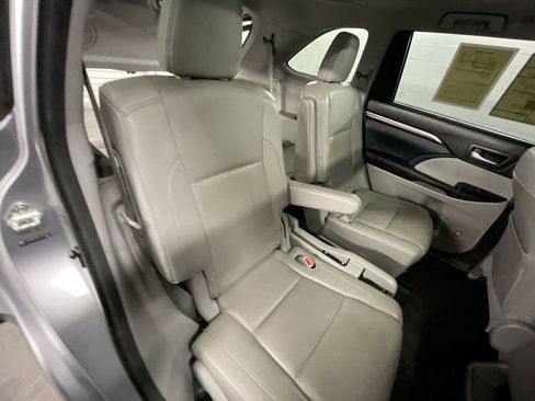 Used 2014 Toyota Highlander Limited Platinum image 25