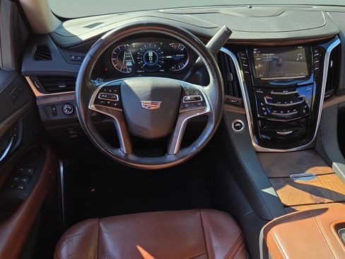 Used 2020 Cadillac Escalade ESV Premium Luxury image 12