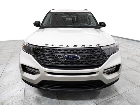 Certified 2024 Ford Explorer XLT w/ Equipment Group 202A AWD/4WD image 3