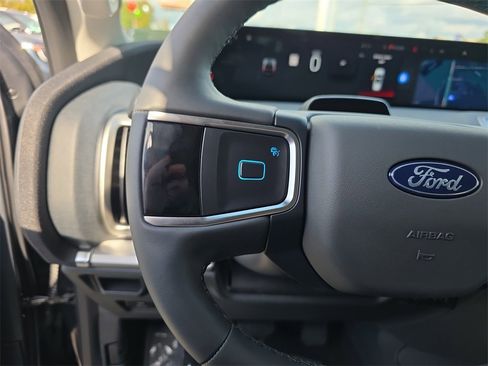 New 2025 Ford Expedition Active image 21