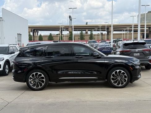 Used 2024 Lincoln Nautilus Reserve w/ Equipment Group 202A AWD/4WD image 3