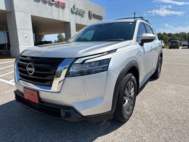 Used 2022 Nissan Pathfinder SV FWD image 1