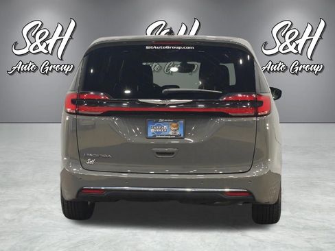 Used 2025 Chrysler Pacifica Select FWD image 18