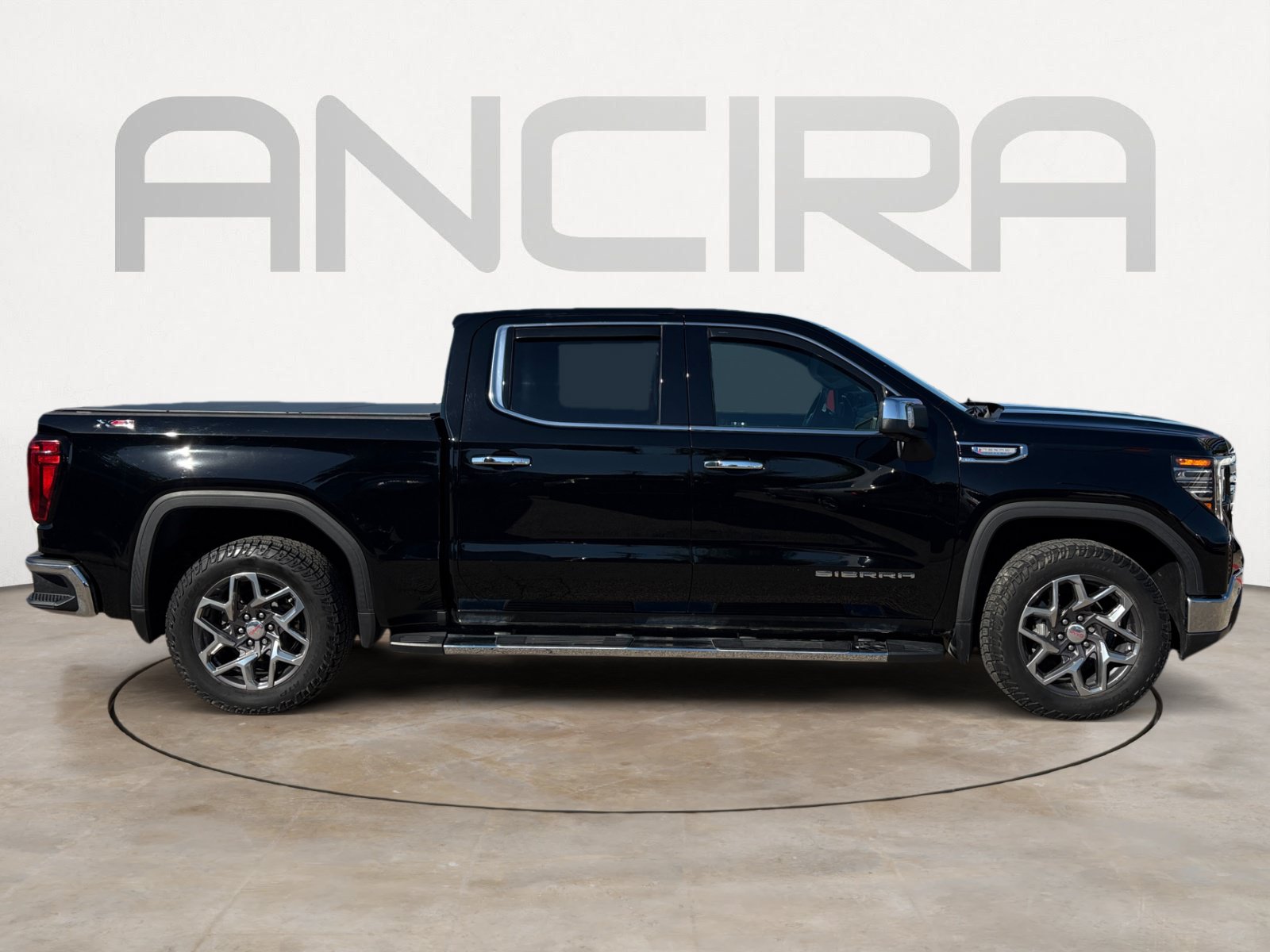 Used 2023 GMC Sierra 1500 SLT AWD/4WD image 11