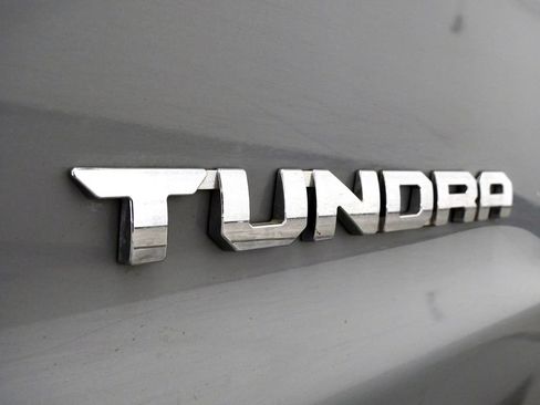 Used 2018 Toyota Tundra SR5 AWD/4WD image 9